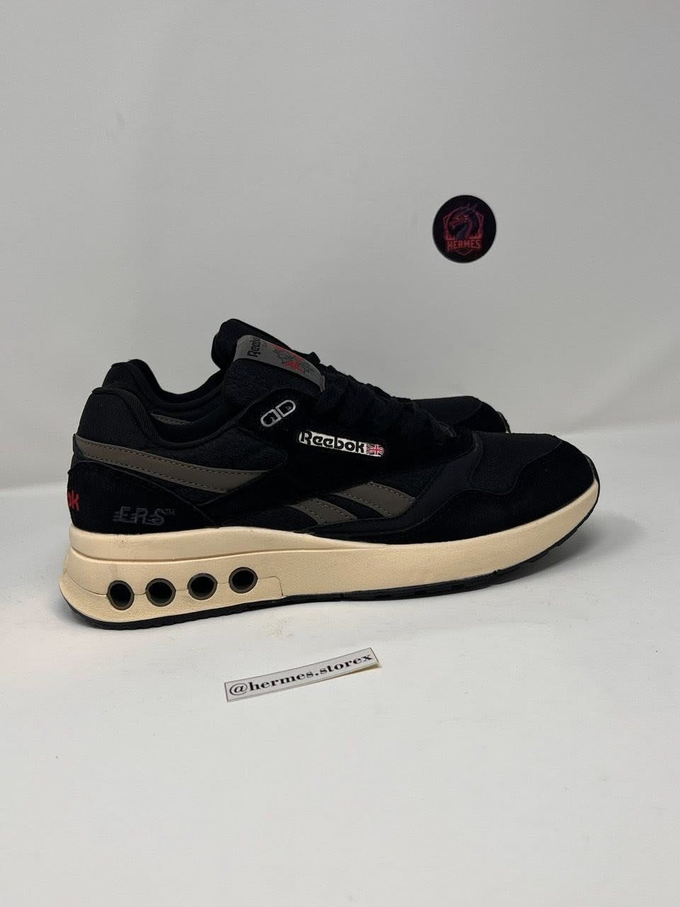 Reebok ers
الحجم:43(27.5سم)
الوصف: باله فيتنامي نظافة 💯، تحفة كلاسيكية، 

السعر:   35 الف دينار عراقي.

🚚 يوجد توصيل لجميع المحافظات وجميع المناطق في العراق

ادخل انستا شوف القطع القويه المتوفره 
https://www.instagram.com/hermes.storex?igsh=MTQwdWQ4OTZ1YmxoMg%3D%3D&utm_source=qr


**إذا كنت صاحب هذا الإعلان وتريد حذفه لأي سبب، رجاءا أرسل رسالة إلى الدعم الفني**