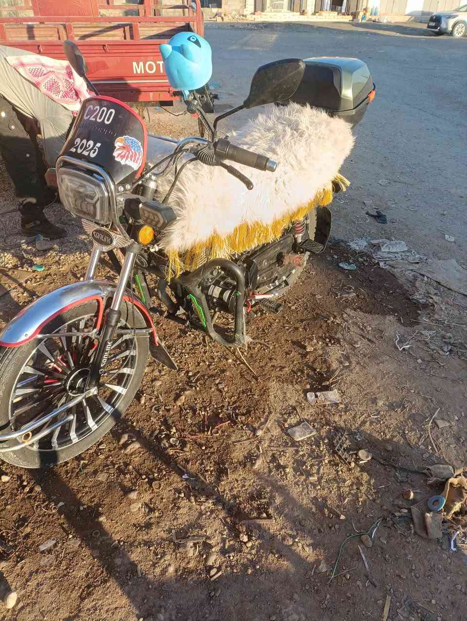 سولنك موديل 25 مصارله هواي من مشدود
بعده على وضع الشركه 
السعر 950 وبي مجال 
موصل 880
***********
