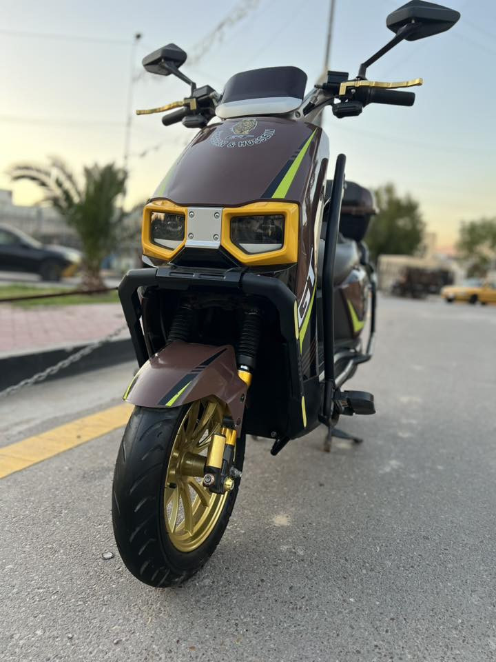 سلام عليكم شباب دراجه شحن البيع  سكنس شركته حسن ؤحسين GT استخدام 25 يوم فقط الله شاهد  كلها كامله مكمله كل نقص وعيب مابيها امانت الله  تجي مواصفات عالميه
دراجه وصلها مال المعرض موجود 

الموديل 2026 
النوع سكنس GT المدرع معروفه بمتانتها وقوتها  
البطاريات 6 كبيره
التحويلات.1.2.3.4
السرعه 75 حقيقي  
تشغيل عن بعد 
جهاز انذار السرقه 
بصمه 
تشغيل كارت 
سويجات 2
قفل ستيرن +قفل بصمه 
لونها كلش مميز 
كشن سياحي  VIb
نضام ABS
نضام USB
نضام R رجوع الخلف
مدرعه 360درجه 
جنطه خلفيه 
طارات جبلي 
بريكات دسكات دهن 
أطارت جوبلس 
لدات اماميه وخلفيه 
اسطابً لايت 
شاحنه ذات شحن سريع ويقاف ذاتي 
اشاير رباعيه 
 ملف كبير
اي استفسار اتصال 

***********

مكاني بغداد
