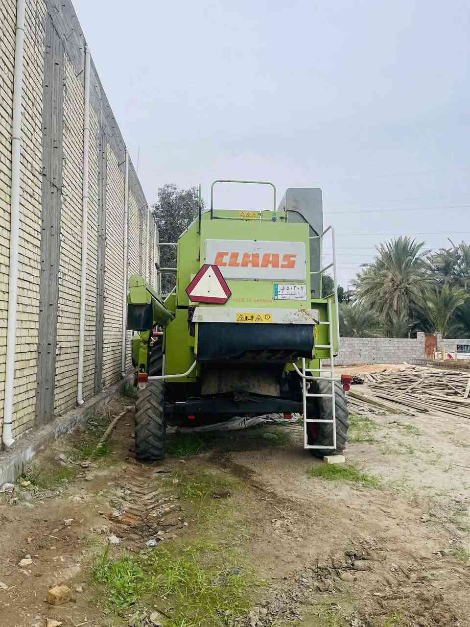 سلام عليكم  حاصده كلاس للبيع مديل 2001فول مواصفات طبله 390نفخ مرواح كهربائي تاير بالون بلام بولبرن ***********
