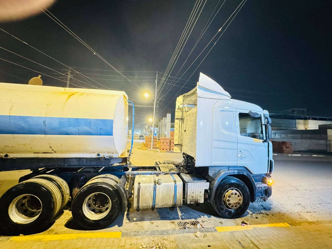 سكانيا للبيع 2004 راس تريلة سكس جوبلس جاهزة من كلشي مكينة بم ونوزل حجم 8سلندر كير 3*3 بيهة كتاب رقم أتعهد بتسجيل السيارة وتسليم سنوية وارقام  الفصل والربط اسلمك سنوية وارقام راس قاطرة مكاني بصرة الشراي يتصل السعر 165ورقة


**إذا كنت صاحب هذا الإعلان وتريد حذفه لأي سبب، رجاءا أرسل رسالة إلى الدعم الفني**