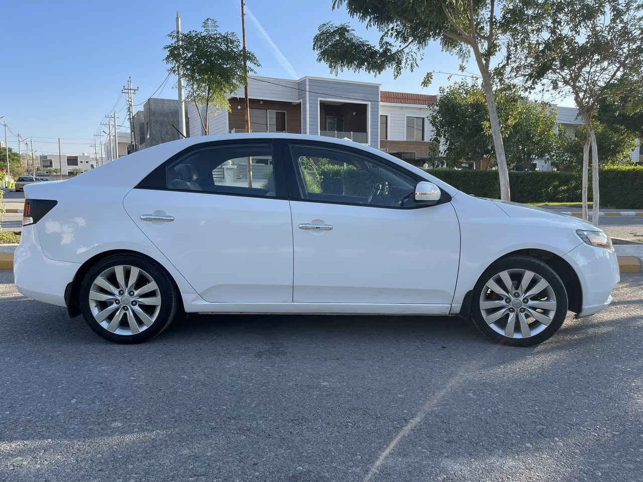 كيا سيراتو موديل 2012
فول مواصفات خليجي فتحه سقف سلايد
 واشاير بلمري ، داخل بيجي واسود
شفتات تحكم الكير، 6 نمر الكير
شاشه ايباد كامره خلفيه
تبريد تدفئه شغال 
رقم سليمانيه شمالي جديد باسمي شرط التحويل
سنويه 2027جديده
السياره نضيفه فول مابيها اي نقص 
كير محرك بشرط مكينه 16دوش ممفتوحه 

ضررها فقط بارد بدون صبغ السياره 
بيها ملاحضات صغيره تكحيل ودوسه ممحسوب ع ضرر …
السعر 118$ وبيها مجال بسيط …الموشراي ليجي 
السياره مال بيت اكرر مو مال معرض وبيع وشراء
الموقع ديالى خانقين لتواصل اتصال ع رقم
***********
