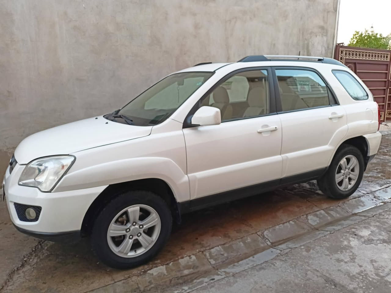 كيا سبورتج 2010
قطعتين صبغ بدون دواخل 
كير ومحرك شرط
السيارة جاهزة من كل النواحي
رقم اربيل جديد بسمي شرط التحويل
السعر 120وبيها مجال 
***********
***********
