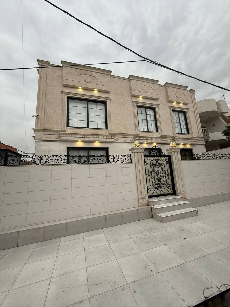 بيع سريع جوه سعر السوك
بيت 140م طابقين . ركن. قبله 
شورش. 
للتفاصيل واتس 
***********
***********
