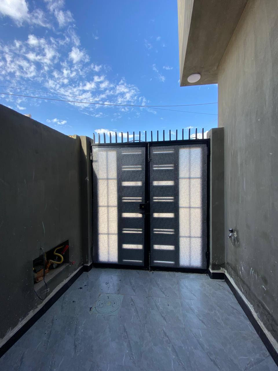 بيت للبيع 100م ركز هنا
بناء جناي  بناء جناي  المزرعة قديمة من 2019 داخلة بالقرار مو جديدة
جنس العقار عقد زراعي تحويل بالمحكمة المكان (النجف نهاية شارع الصب  قرب مجسر الشهداء بجهة ياحسين  
مساحة البيت شبه مربع 8x12 
بناء طابوك بالكامل 9 انجات  صب فوك وجوة s350
يحتوي على غرفة نوم 4x5
استقبال 6x4+ كلدور وحمام
صالة 4x6
ومطبخ 
وصحيات 2 خارجية وداخليه
تأسيس ماء وكهرباء درجة اوله 
حدادية تسگام  من اجود انواع الحديد
ابواب الداخلية خشب تركي وليس فوم مال اربيل
وبعد هواي مواصفات ممذكورة 
السعر 40وبي مجال
للاستفسار ***********
