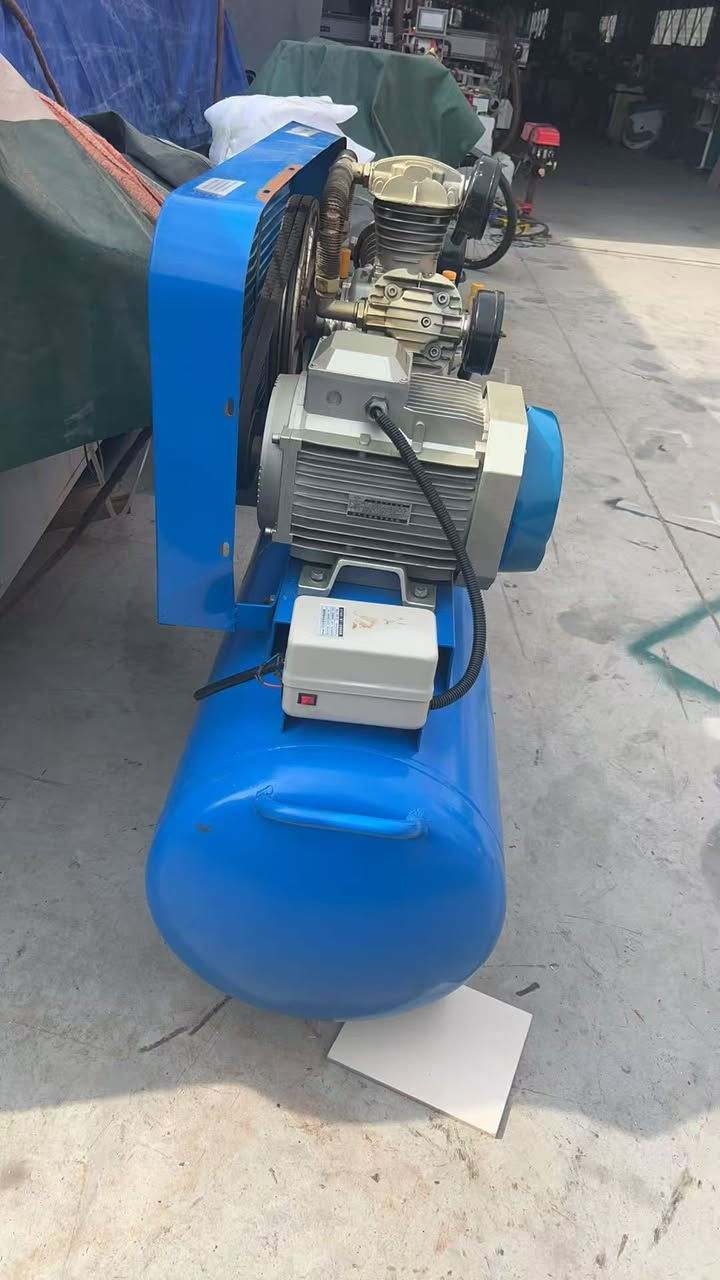 السلام عليكم 
متوفر جميع مكائن النجارة 
بغداد الزعفرانية شارع الشركات 
***********
