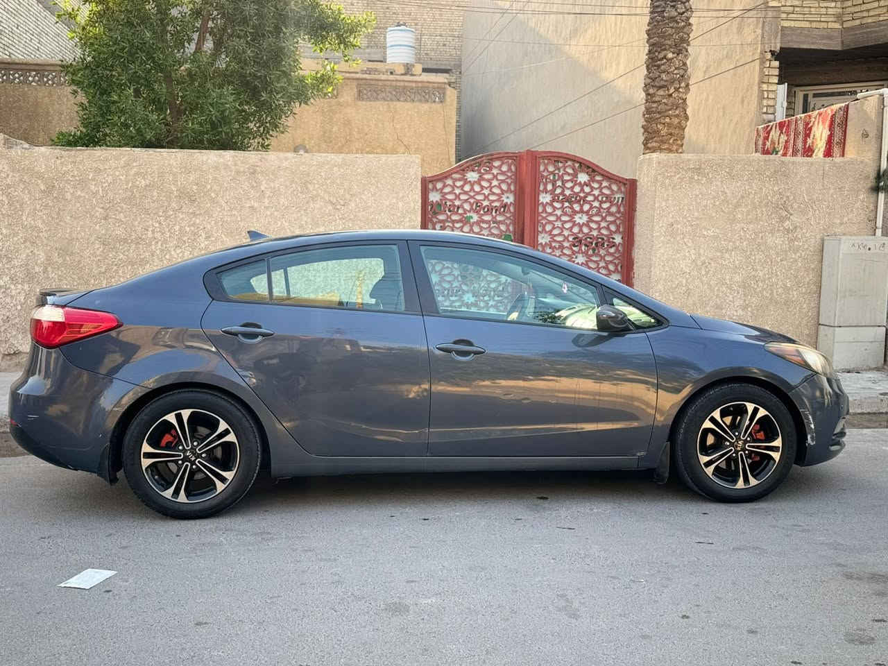 الحادث / باب الصدر + جاملغ تبديل قطع اصلية نفس اللون
السيارة جديدة مابيها نقص 
السعر 100$بيها مجال  
مكاني الشعب 
***********
