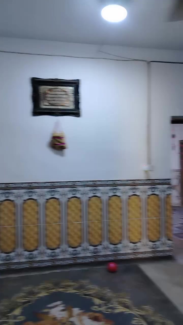 سلام عليكم للبيع بيت + مزرعه تجاوز بس بي معامله طابو بي اوراق مي وكهرباء بأسمي مكانه هيت حي امينه قريب علشارع العام  شارع تبليط  المساحه الكليه 1500م .مساحه البناء 300ولباقي مزرعه متكون من غرفتين 5/4 وصاله وديوان 8/5/ وهول ومطبخ وبيتونه فقط وصحيات خارجيه وحديقه السعر ((100وبي مجال للشراي)) للاتصال ***********
