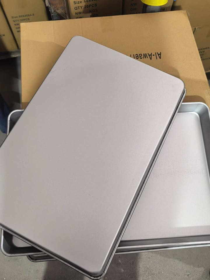 السلام عليكم طاوليات 40في 60. مغلون. الوزن كيلو و800  الي يحب. يتواصل واي هاذ رقمي ***********
