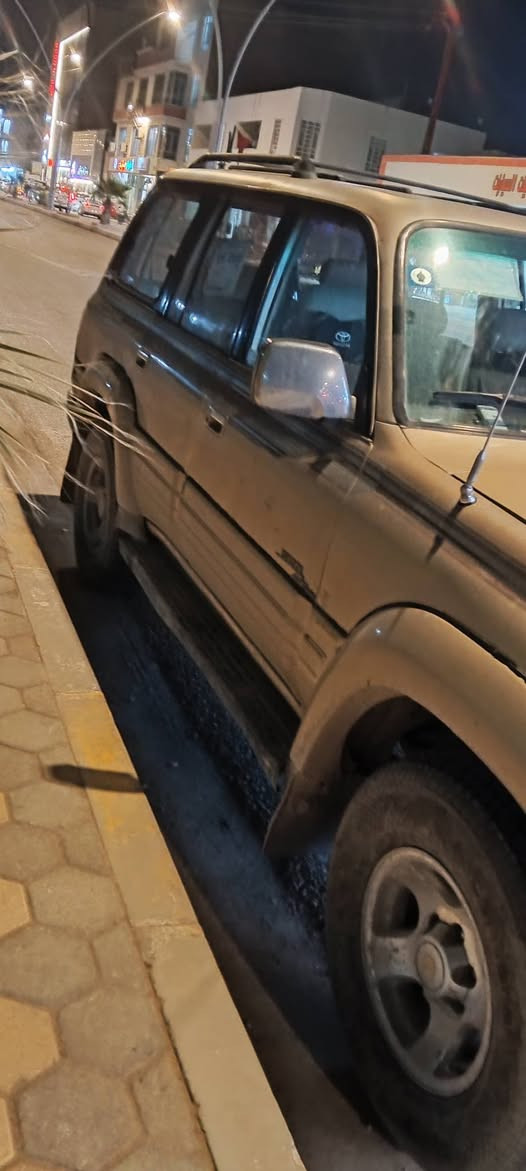 سلام عليكم لاند كروز لكزز موديل 1996 محرك 4500 كير أوتوماتيك رقم بغداد دولي بسمي تحويل مباشر اي استفسار اتصل ***********
