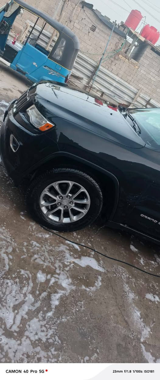 جيب لاريدو 
فول مواصفات للاخير 
2016
بانوراما 
شفتات 
تحكم ستيرن 
تشغيل عن بعد 
6 سلندر مكينه 3600
سيارة كفاله عامه من الكص والسرقة ولانتر بول وكفاله من الصبغ 
كفاله للاخير 
السيارة جاهزة للاخير 
السعر 130 
مكان السيارة البصرة 
***********
