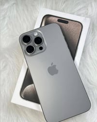 15 برو ماكس  ذاكرة 256  بطارية(86) نظافته:100/100 مبدل(شاشة 3 خيارات)ف...