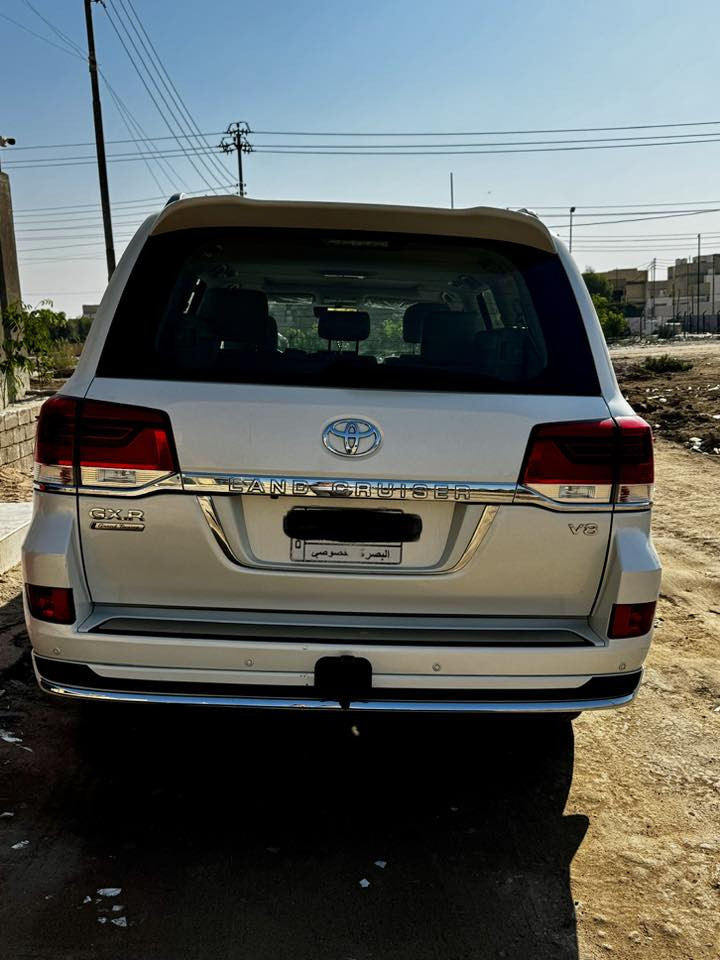 للبيع لاندكروز كراند تورنك 2020 رقم بصرة 8 سلندر 4600 مكفولة كفالة عامة ماشية 130 الف السعر 560 وبيها مجال. رقم الهاتف ***********
