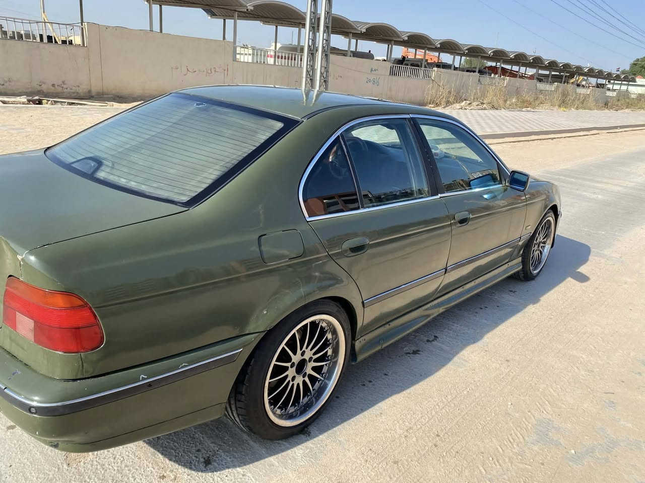 BMW 1996           السعر 60 وبيه مجال


**إذا كنت صاحب هذا الإعلان وتريد حذفه لأي سبب، رجاءا أرسل رسالة إلى الدعم الفني**
