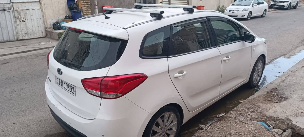 سلام عليكم   كيا كارينز 14 رقم بغداد باسمي ماشيه. 140  كير ومحرك وتبريد مكفول حداديه يرادلها ترتيب من ناحيه الصبغ بيها بس الدوسه اليمنى صبغ وتكحيل بسيطه وبيها سمكره بارد بالباب الخلفي الجهه اليسرى مفتوح وعندي تكشير بالبنيد  السعر 132 وبيها مجال مكاني بغداد ***********.   مكلف بلنشر   واتساب موجود
