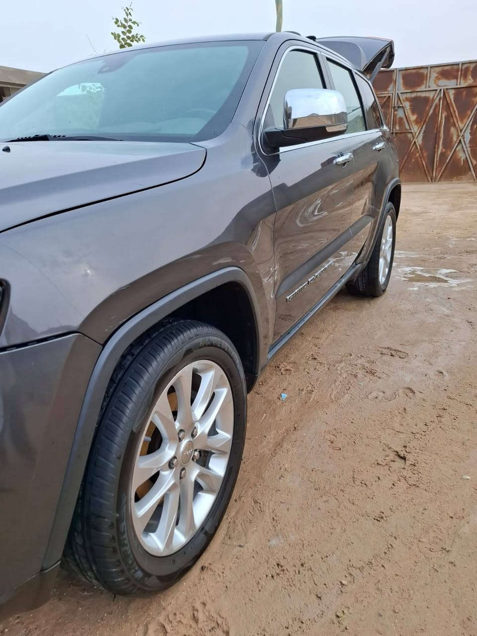 البيع ***********
جيب 2017 مكفوله كفاله عامه دخول جديد
محرك 3600 سياره جاهزه تخم تاير
فول مواصفات داخل اسود
كشنات جلد تدفه تبريد
سبير مانازل
تحكم ستيرن تدفه بل ستيرن شفتات سرعه تثبيت سرعه
تبريد خلفي و تدفه / لايت زنون بلدي
مكان بصره زبير
