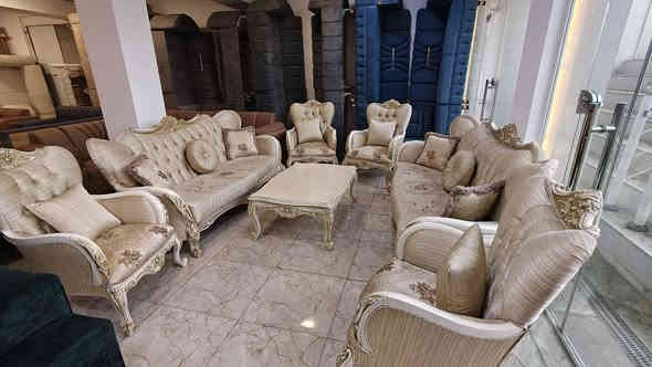 طخم رئاسي كلاسيك تركي مستعمل نظيف جدا جدا جدا 
طخم 10 نفرات خشب زان الاصلي مع ميز وسطي 
نظافة تقريبا 95% موديل حديث لون مميز
للطلب والاستفسار يرجى زيارة موقعنا في الموصل سايدين القادسية الاولى قرب جامع علي بن ابي طالب مقابل ملعب الأمواج أو الاتصال على الارقام التاليه 
***********
***********
***********
