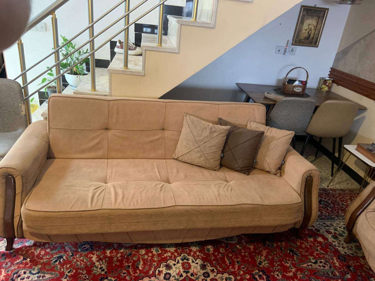 السلام عليكم تخم للبيع تركي ١٠مقاعد يتحول سرير سعره ٤٥٠ مكاني📌 بغداد الدوره البوعيثه   هاتف 📞***********
