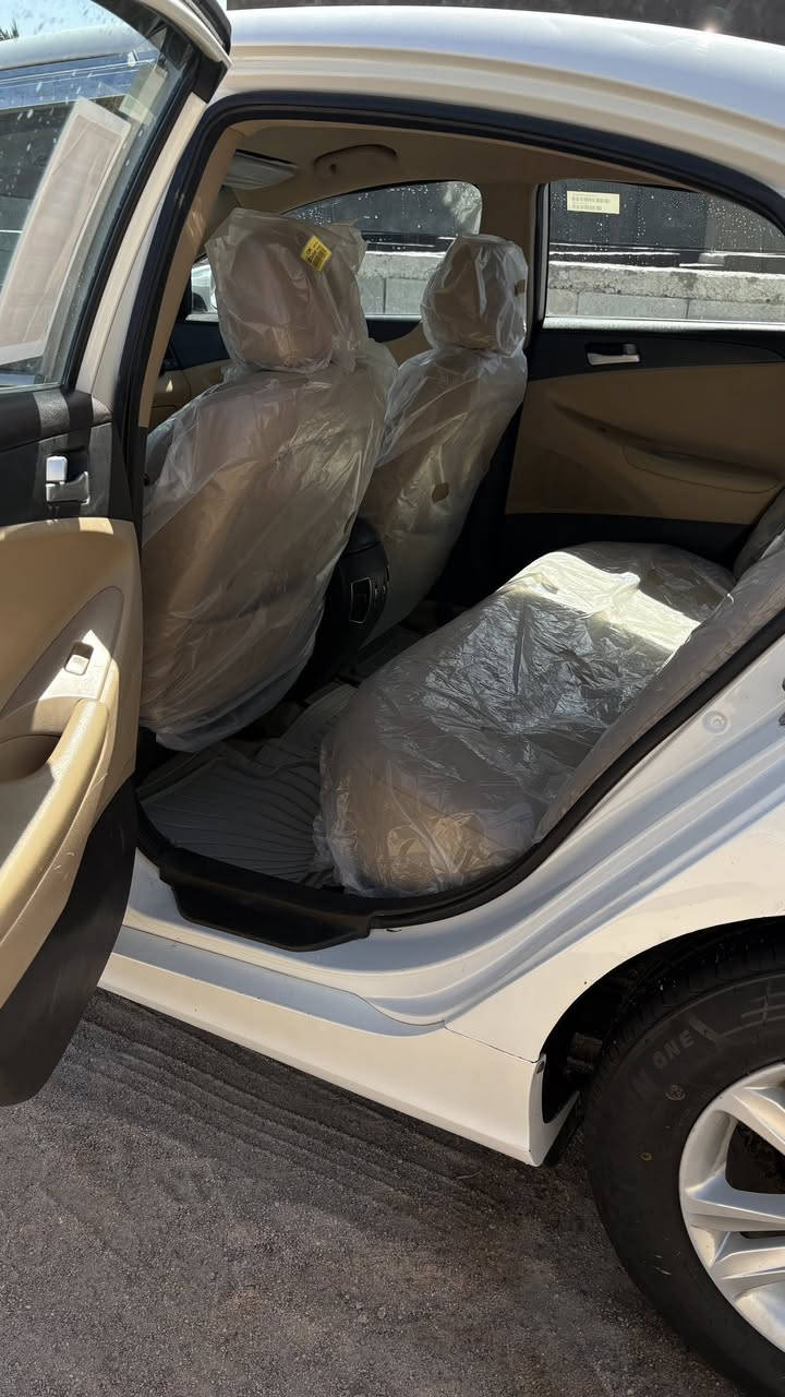 سوناتا خليجي 2011
لون ابيض السياره كفاله كير مكينه  ومكفوله من لحادث ٫٫  بيه تخم تاير جديد  حداده جديده  هزه جديده وسنويه لل2030 شرط التحويل مكينه بلاد ما مفتوحه سياره خير من الله 
بيه فقط جزء رشات صبغ جماليه بل خارج مدون معجون السعر (117$) وبيه مجال قليل   للتواصل على رقم *********** اعتذر ما متواجد على الفيس
