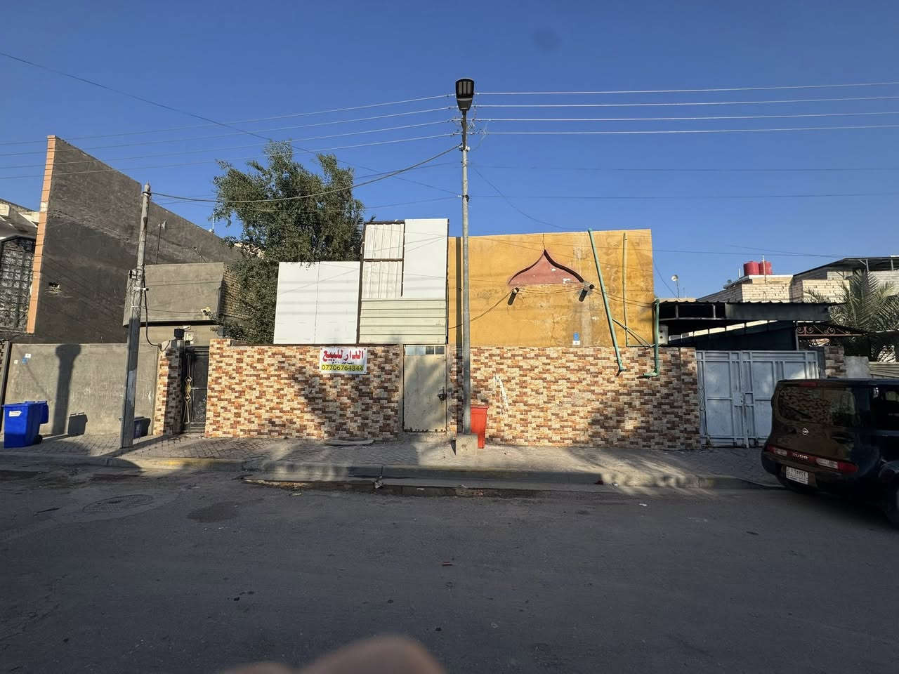 السلام عليكم دار للبيع في الجمعيات حي الخليج العربي الأولى قرب مدرسه الطلائع طابيقين المساحه 360 السعر 650 وبي مجال للاستفسار اكثر ***********
