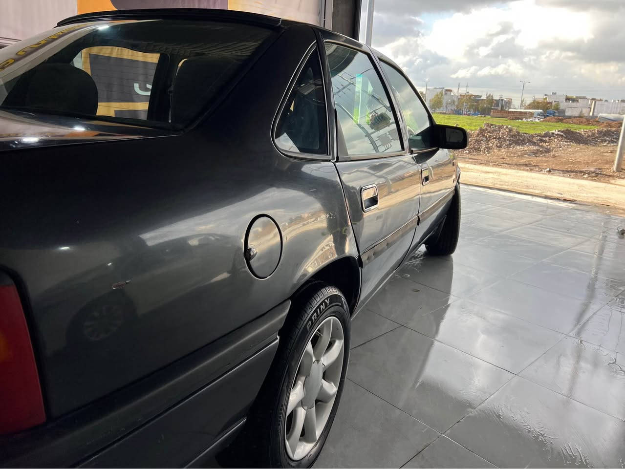 ئۆپڵ ڤیکترا ڕەقەم سلێمانی سەنەوی تازە  ٣٢ گەڵا 
مەکینە ١٨ گێڕ عادی 
مۆدیل ١٩٩٢ 
ڕەشی قەتران  نموونەی جوانی 
گێڕ و مەکینەی بەشەرت 
٤ تایەو ویلی لۆک لۆکی لەسەرە 
دەعم و لێدراوی نیە
کاڵبونەوە و شوختی نیە 
تاقم پێش و دوای تازە داگیراوە چرکەی تیا نیە
تەحویل و بڕاوە و خەرامە بەشەرت 
سعری ٣٢ گەڵا 
***********
***********
ئەدمینی  دڵ ❤️
