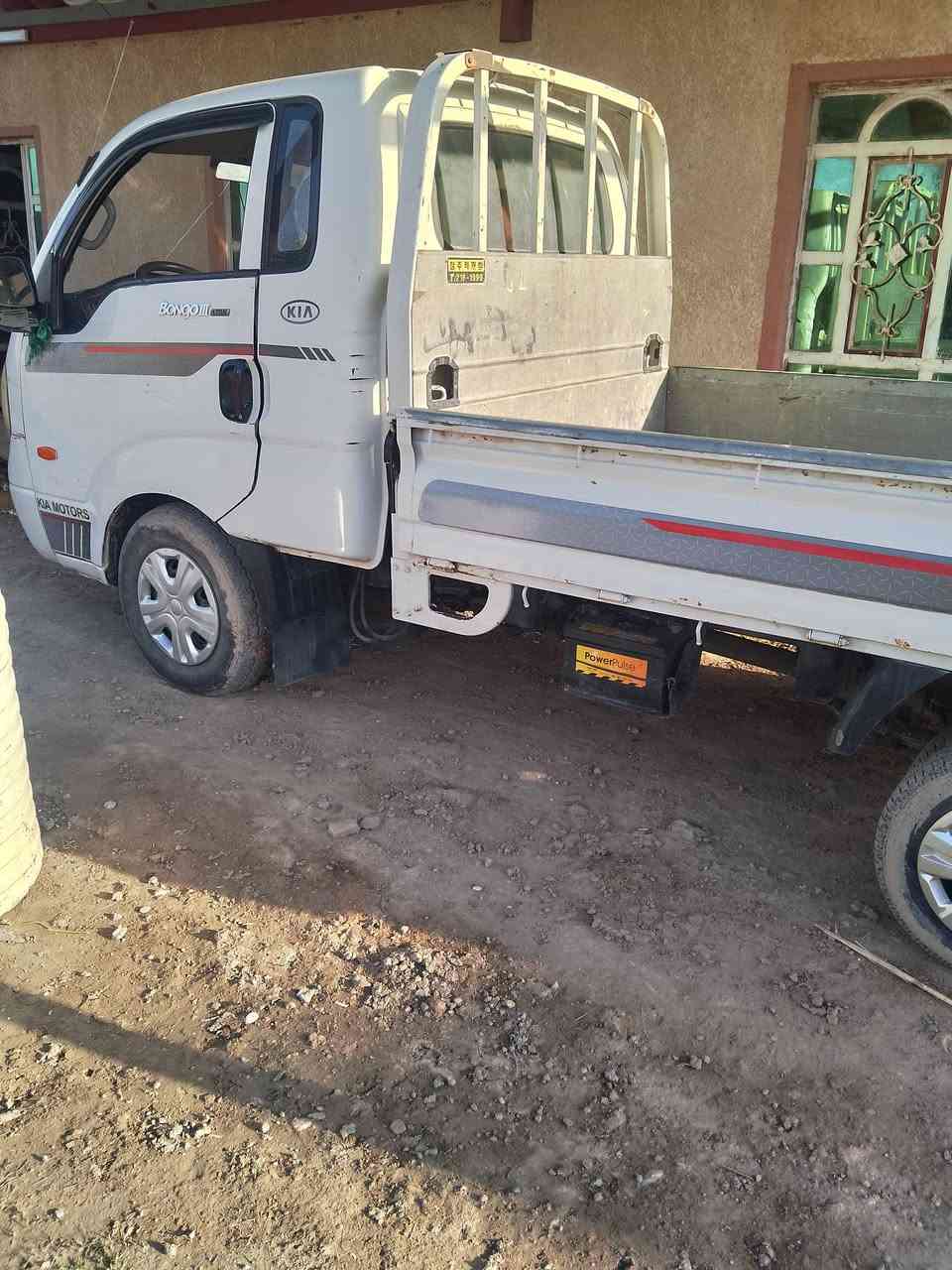 سلام عليكم كيا للبيع موديل2005 مكينه 2700 تخم تاير كهربائيات شغاله رقم انكليزي سنويه لل28
***********
