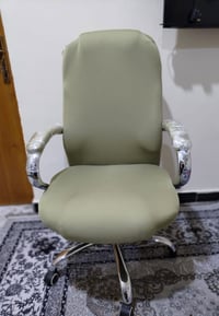 كرسي • مكلفة بالنشر