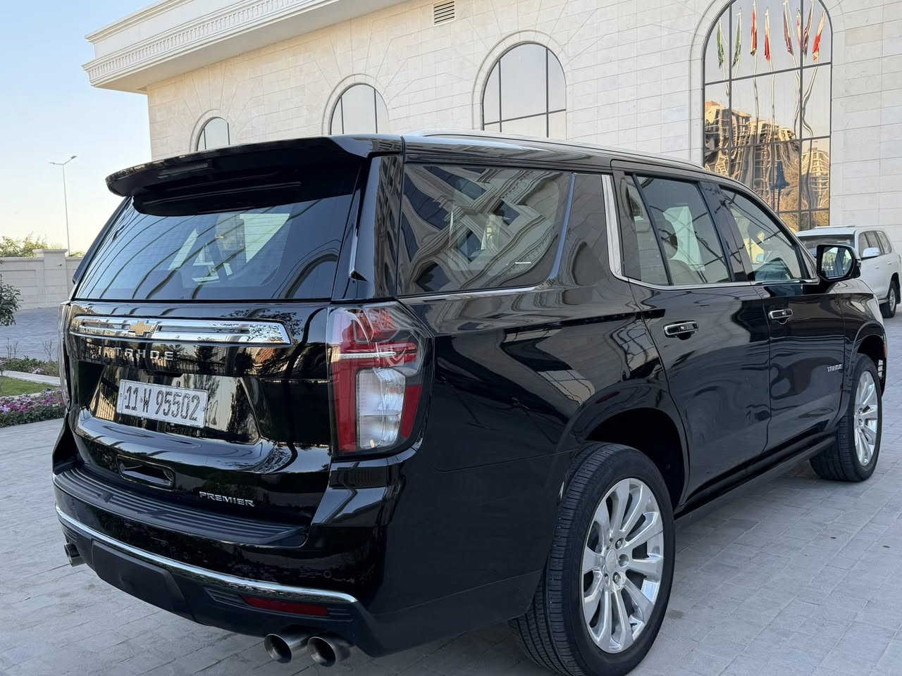 تاهو بريمير
الموديل :2021 ( خليجي )
اللون : اسود 
العداد :97km
ضمان وكاله المنصور 
السيارة كفالة عامة  بحالة الوكالة بيها بي دي ار بالكصه مال بنيد 
حجم المحرك : 5300 Cc
عدد الاسطوانات : 8 اسطوانات ( 8 سلندر )
المواصفات : 
* سقف بانوراما 
* دخول ذكي للسياره 4 أبواب ( بصمه )
* المقاعد كهربائية تدفئة و تبريد
* مقصوره الركاب من الجلد الفاخر + مغلف لحماية الكشنات  + خشب ملكي 
* شاحن وايرلس لاسلكي
* ويل 22 انج
* نظام الرؤيه : 5 كامرات رؤيه شامله ( BIRD VIEW )
* نظام التعليق مستقل
* كشنات ميموري خزن
* نظام الصوت BOSE سماعات عدد 10
* دوسات كهرباء + اناره LED
* نظام سحب مقطوره تحكم كامل + كامرة لرؤية المطوره

السيارة رقم بغداد الدولي بسمي تحويل
مكاني بغداد
***********
