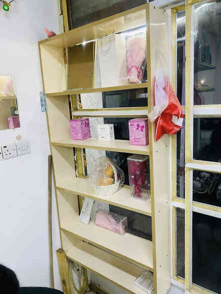 أغراض للبيع بسعر مناسب 
السلام عليكم 
أخوان عندي هذوله الاغراض للبيع بسعر مناسبة 
 رفوف اسواق  و رفت خشبي و بورد
وميز حديد وميز زجاجي  مثل ما موضحة بالصورة 
الملاحضة // الاشياء المذكورة بالصورة بدون الأغراض  

للتواصل مراسلة // ***********
