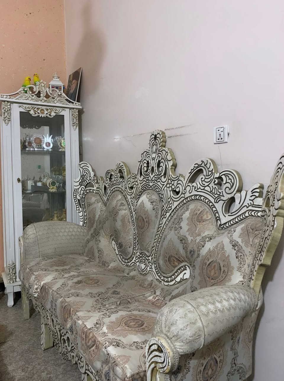 اثاث تركي رئاسي اصلي مستعمل
١٠ مقاعد
الموقع الكريعات قرب حسينية الجوادين
السعر ٥٥٠ الف وبي مجال بسيط
رقم الهاتف ‭***********‬
