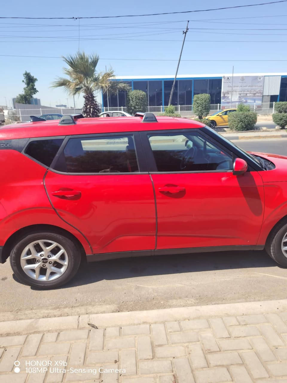 كيا صول موديل 22 / رقم بغداد  /
المواصفات //
0-اللون احمر لون مميز
1-محرك 2000 دوش المرغوب... ماشيه33000 كم.. 
2-شاشه كبيره لمس  ، بلوتوث مع حاكية  ، شاشة اعطال  ، منفذ usb  ، حساس اطارات 
3-نظام تحديد مسار
4-نظام تنبيه قبل التصادم 
5-مري نقطة عمياء.. مانع انزلاق  ، كروز سرعه
6-اطفاء، ذاتي للمحرك لتقليل صرف الوقود
7-وضعيات القيادة سبورت ونورمل  ، تحكم ستيرن فول جهتين
8-رادارت جانبية  ، رادار خلفي توقف تام للسيارة من ترجع للخلف اذا موجود جسم  خلفك متحرك... ورادار امامي يعطيك تنبيه قبل التصادم... 
9-نظام خفص صوت المسجل عند الرجوع للخلف.. نظام سماعات دمام
10-نظام خفض فان التبريد اذا جاءت مكالمه.. تبريد ثلج
11-كامره دوار مع حساس حركه 180 درجه.. 

الحادث //
1-باب السايق ومصلح ع البارد ومكحل... 
2-تبديل دعامية اصليه.. 
3-توجد رصعات بسيطه  فوق التكمه من جهه اليمين الباب الخلفي..وتم تصليحها ع البارد.. 

صور الحادث موجوده برقم الشاصي... 

السيارة حيل جديده تاخذها وما تصرف عليها ولا درهم  ، غراضها والعده كامله سبير وارضيات وكتلوك.. سياره اي نقص مابيها لا من الداخل ولا من الخارج...*********** .... يوجد وتساب.... السعر 148
