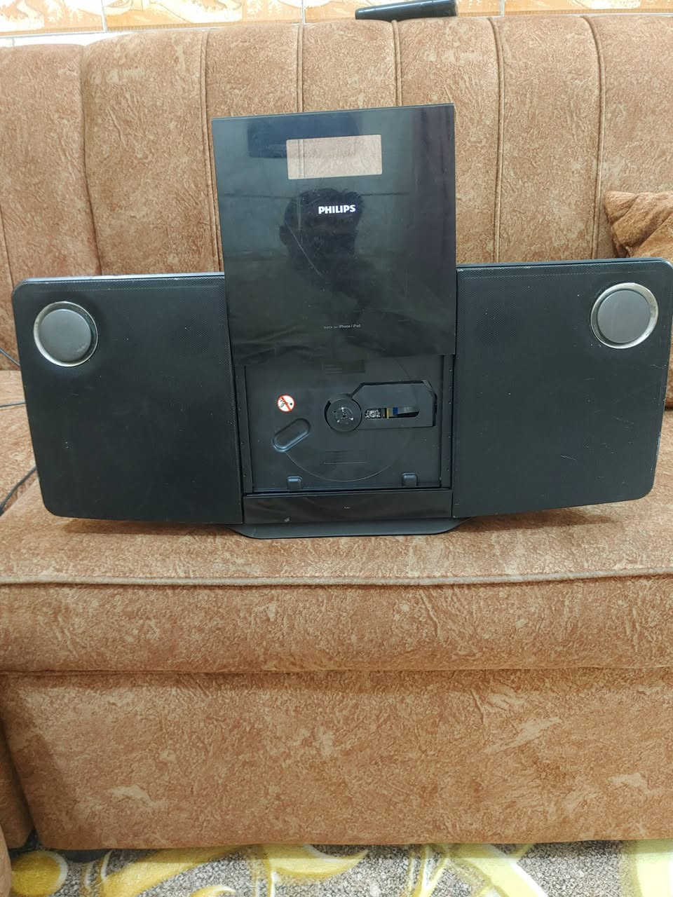 جهاز صوتي. CD. فلاش. AUx
ايباد.    من ماركة فلبس.  اصلي من سفان 
كويتي.   السعر.  45 الف. 
الجهاز شغال بالكامل. 
للتواصل ***********.  
مكاني البصره.  يوجد توصيل عام
