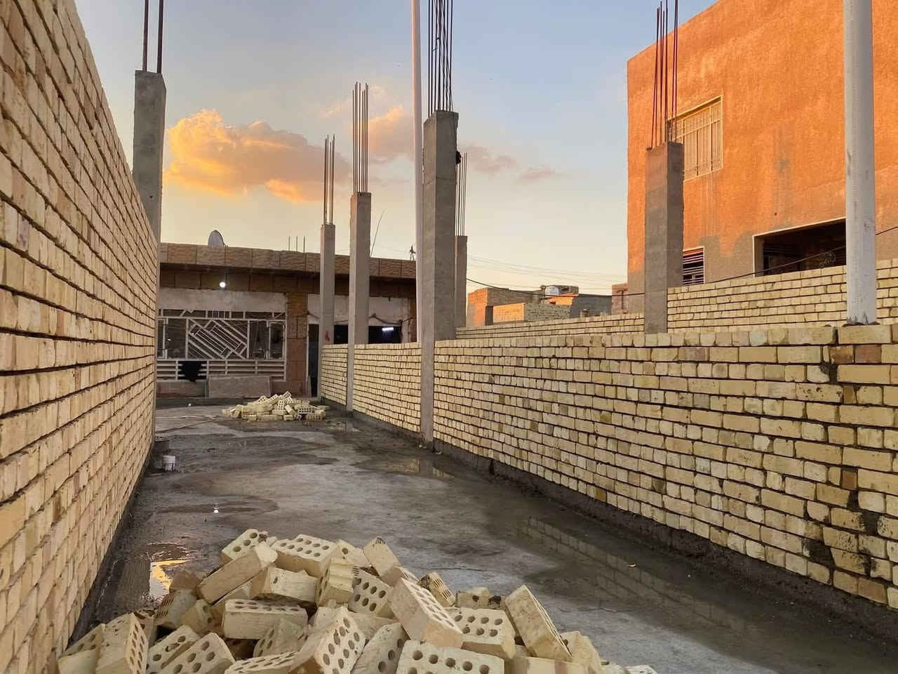 كادر بناء طابوك بلوك شغل نضيف وسريع العمل يكون بنضام الدبل قطعي في جميع انحاء بغداد رقم ***********
اتصال او واتساب
‏‪***********‬‏
