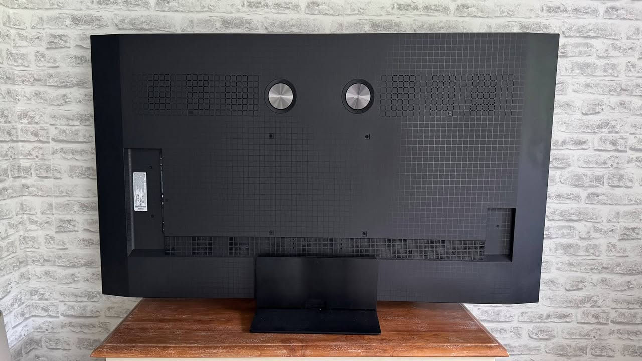شاشة TCL C7K
مستخدمه كم شهر
مواصفاتها:
Google TV 65" Premium QD-Mini LED 4K
التعتيم الدقيق حتى 2048 منطقة
HDR 2600 nits
CrystGlow HVA Panel
288Hz DLG | 144Hz VRR
Audio by Bang & Olufsen | B&O نظام الصوت
AiPQ Pro Processor
IMAX Enhanced
HDR 10+ | HDMI 2.1 up to 4K@144Hz VRR
Dolby Vision IQ | Dolby Atmos
FreeSync Premium Pro AMD
AirPlay2 & Google Assistant Built-in | Miracast (Wireless Display)
Ultra Slim Design | تصميم نحيف للغاية
سعرهه مليون و100 الف وبيهه مجال بسيط 
عنواني بغداد الثعالبه 
ماعندي توصيل 
واتساب ***********
