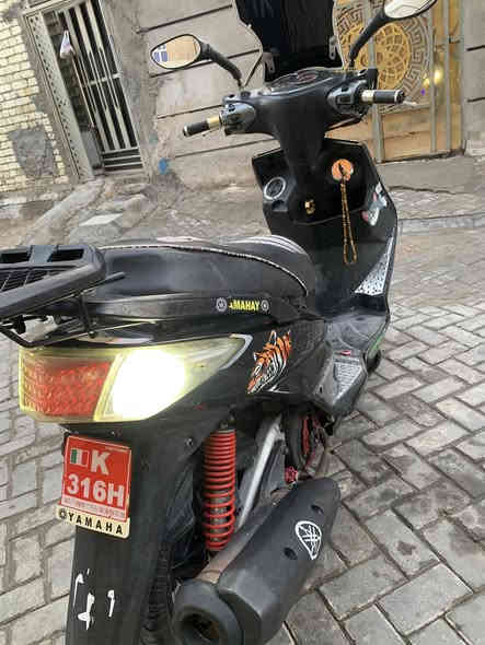 سلام عليكم دراجه سكنس فحل كابريتر حلوه ونضيفه وما ماشيه هواي مال جناي كلجات رياضيWF دراجه بلاديه والنظافه شوفت عينكم بعد بيها تزويد نواعم جوزه حماله قبق فلاوين يدات دواسات وحماله اماميه السعر 800 وبيها مجال للشراي فقط الرقم ***********ومتواجد خاص ايضاً.  المكان بغداد
