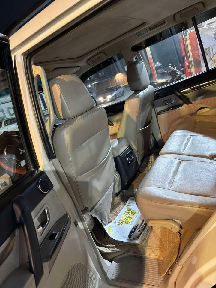 باجيرو ٢٠١٤ حبتور فول 
بيها جاملغ فقط رقم اربيل باسمي 
السعر 160 وبيها مجال 
رقم  الهاتف 
***********
