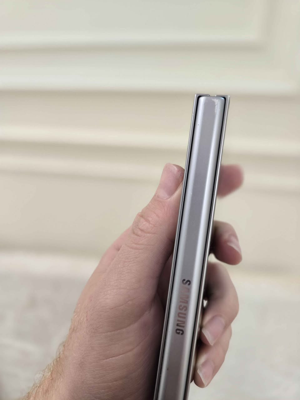 Samsung Galaxy Fold 6  256Gb
سامسۆنگ فۆڵدی شەش 256 گێگا 
 
کامل ئەشیا
ئیتاڕەکەی 100%خاوێنە و شوێنی کەوتنی پێوە نییە
تەنها ئەو تۆزە کاڵ بوونەوەی هەیە لە بەشی کردنەوەکەی، لەبەر ڕەنگەکەی دیار نییە
زەمانی شاشە و سۆفتوێری هەیە
نرخ 750$
مشتەریت تێل بکە
*********** السليمانية, العراق
