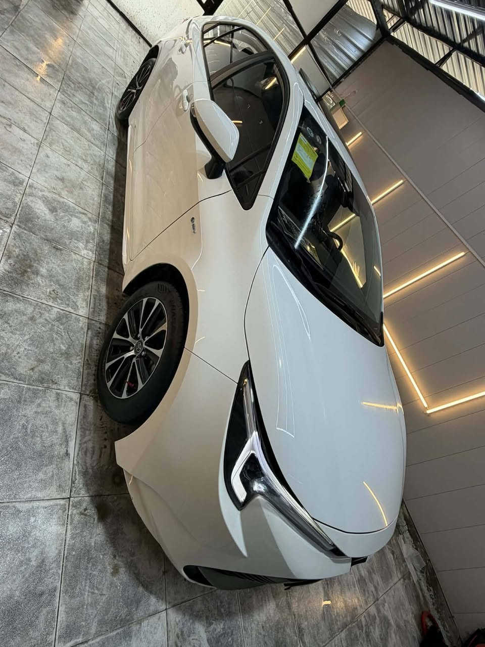 السلام عليكم
تيوتا كورلا  هايبرد
الموديل 2025
خليجي تجميع
المواصفات
بصمه
سلايت روف فتحه 
تحكم جهتين 
سايد بريك بصمه
شاشه کامرا
تبرید قطعتين
لد امامي خلفي
جنطه بصمه
سياره مكفوله كفاله عامه سونار مرفق مع الصور
السعر 149 وبيه مجال بسيط
*********** مكاني بابل
