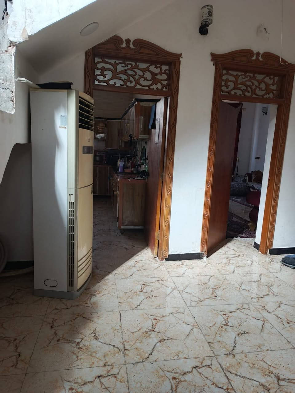 بيت للبيع في ام الخيل الرابعة قرب سكة القطار يبعد.عن الشارع العام شارع واحد مساحة 200 متر طابق واحد البيت زراعي طابو عثماني يتكون من غرفتين نوم كبيرات وصالة وستقبال و مطبخ وصحيات داخلية وخارجية  البيت كما موضح بالصورة سعرة 120 مليون وبي مجال للشراي للتواصل الاتصال على الرقم 
***********
