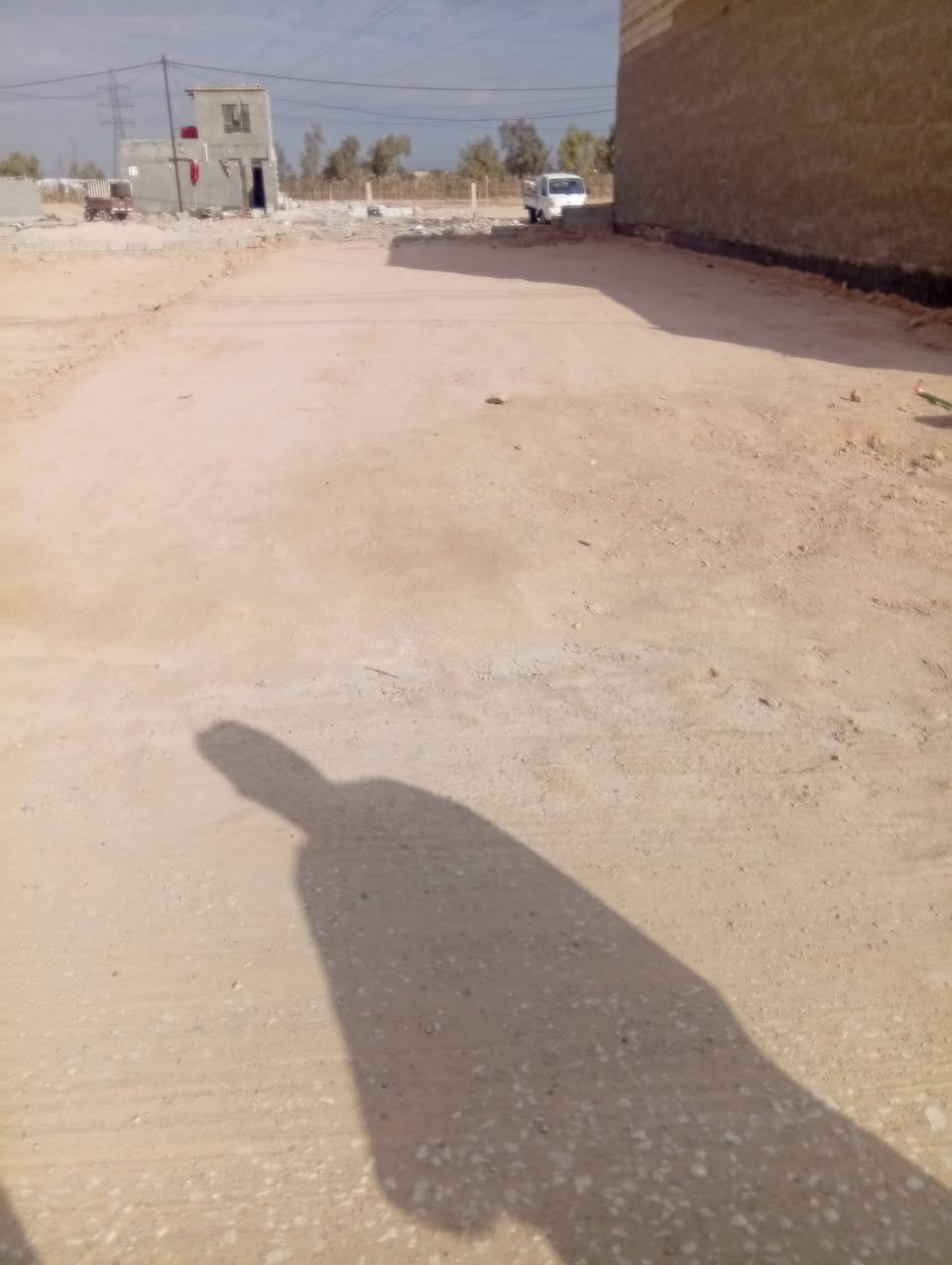 سلام عليكم عرصة 150 متر للبيع  مدفونة سبيس وجاهزة للبناء مع كافت الخدمات تبليط مي   عنوان نجف قريبة ع شارع العام  طريق ياعلي عمود 175 تواصل ***********
