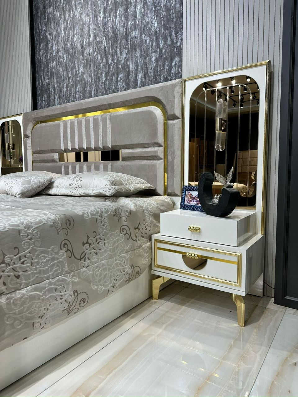 تم وصول
موديل اسيل  ابيض مودرن
*10 قطع*
برغي وجوي حديد✅
ظهر بلوك 8 ملم✅
سرير دبل جك✅
مجرات تحت الكنتور✅
الجام فول برونزي✅
كنتور رفوف 
♦️كنتور 340 ملحق
♦️ميز تواليت 145 cm
♦️ كومدي عدد2, 60سم ظهر عالي اناره💡
♦️سرير200 سم*180سم
♦️مرايا قيافه
♦️شازلون 
♦️طابورية
♦️دراور
السعر مليون و400


**إذا كنت صاحب هذا الإعلان وتريد حذفه لأي سبب، رجاءا أرسل رسالة إلى الدعم الفني**