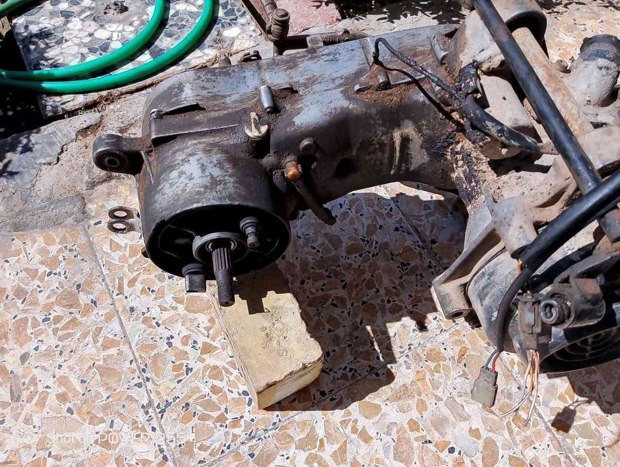 سلام عليكم 
مكينه مال دراجه ستين بطه
مكينه شغاله بيه كلجات وقايش نضاف 
تريد وياه تاير او بدون تاير 
سعر التاير ١٥ هوه والويل جدد
مكاني كاضميه 
***********
سعر المكينه ٧٠ وبيه مجال للطيبين
