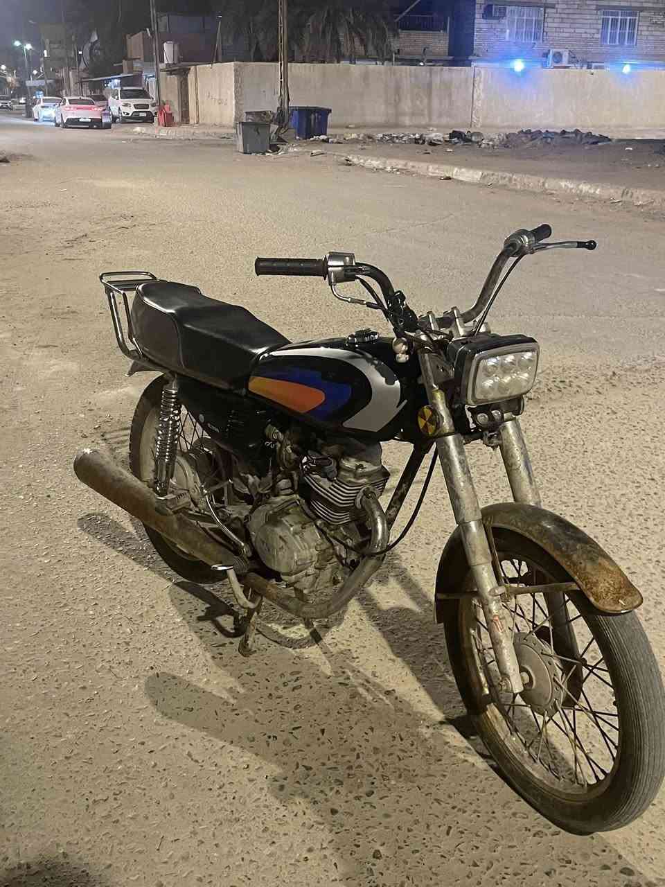 أيراني أوراق الدراجه جاهزه ومابيه نقص شاصي ومكينه برفاز بلاد 2011 الدراجه عوزه غسله مرتبه وعندي وياهه صندوك مال دلفري الدراجه أوراق تحويل ثاني يوم وهذه رقمي ***********
