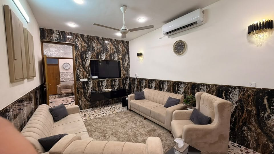 السلام عليكم
تخم + ميز تلفزيون تعليك + طبلات عدد 3 
بسعر 400 الف 

للتواصل ***********
