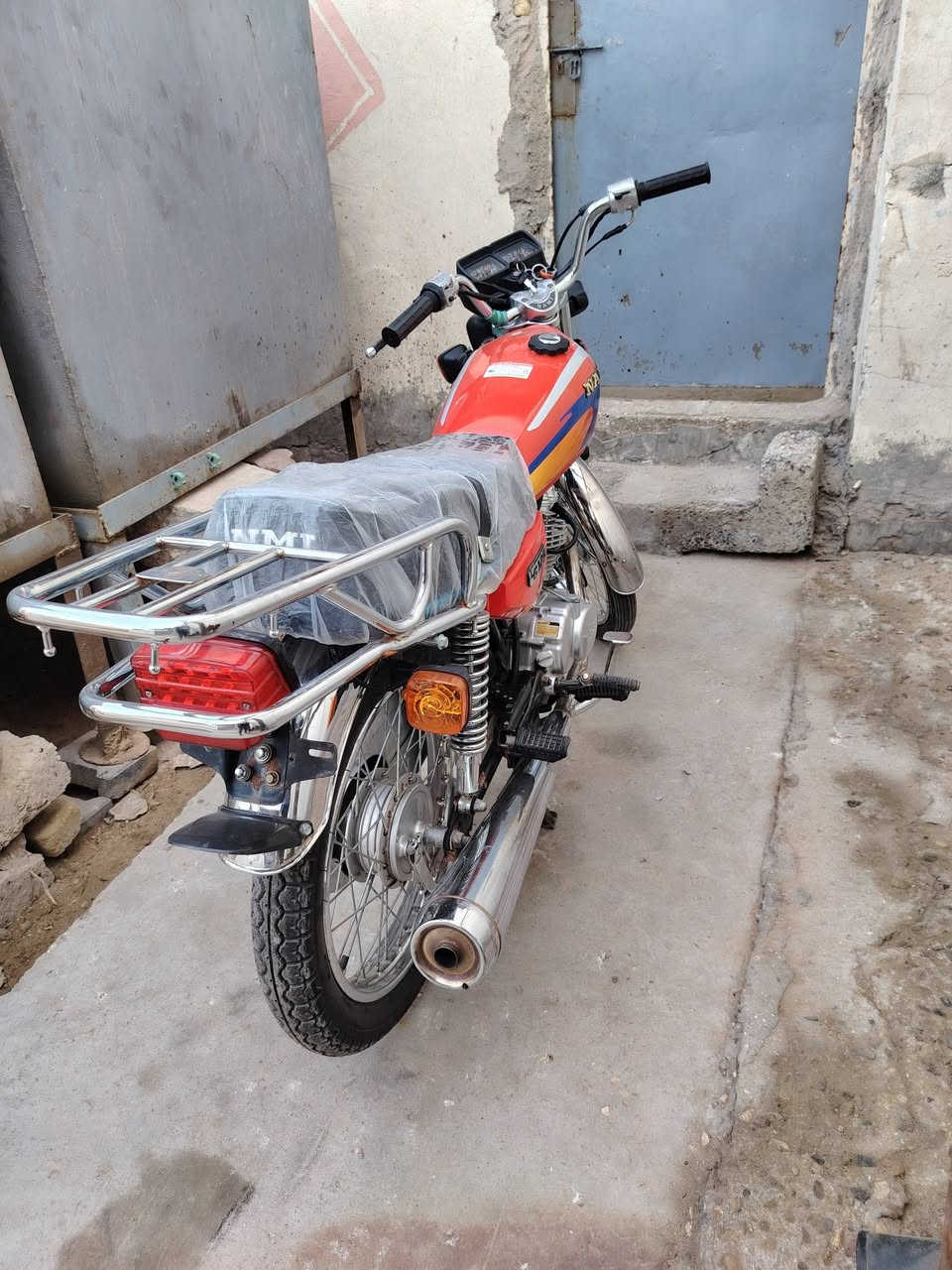 سلام عليكم نامه اصلي ٢٣ مكينه مفتوحه ولفات سنويه ورقم بسمي مكاني ديوانيه سعر ١٣٥٠ وبيه مجال قليل ***********
