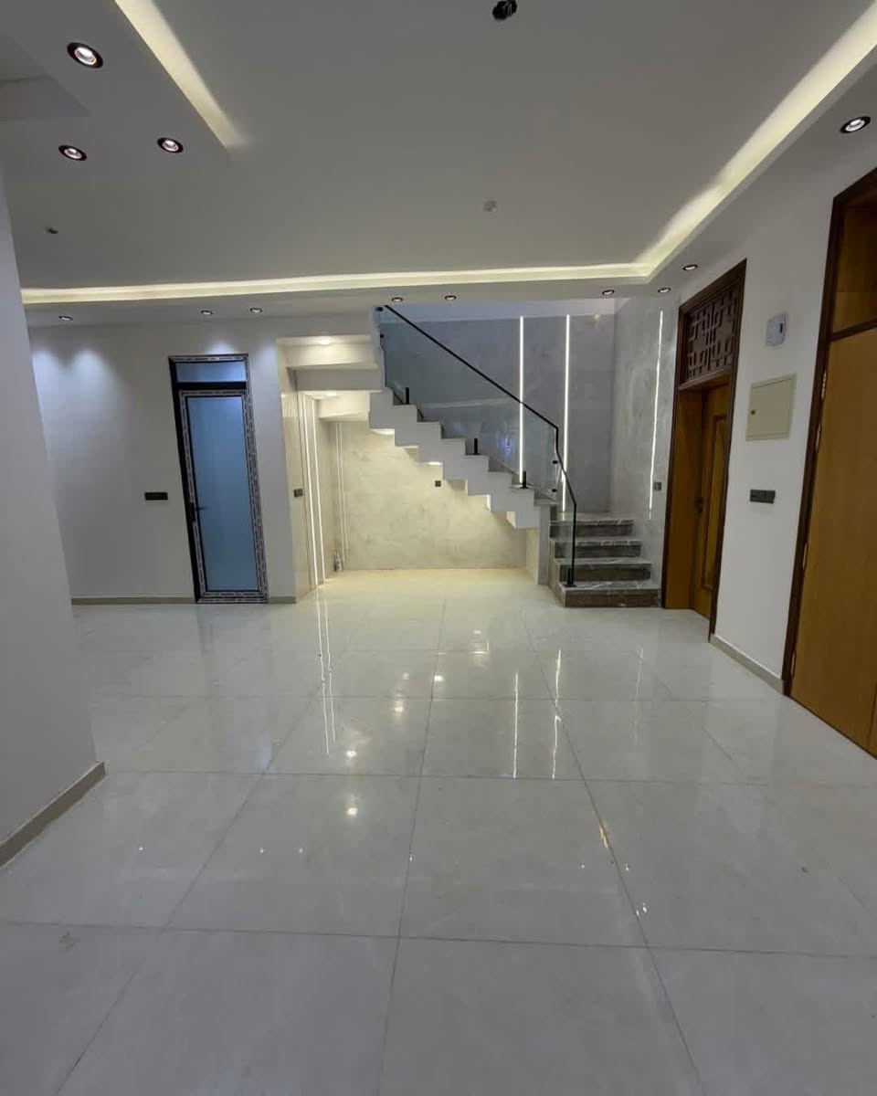 #دار_للبيع_طابو_زراعي 👇👇#استلام_مباشر
#الموقع // #حله_نادر_الثانيه_حي_الزيتون_الجديد

 #طابقين_بناء_حديث_درجه_اولى

#متوفر_كافه_الخدمات✅ ماء مجاري كهرباء تبليط عرض الشارع 10م اناره ليلية تحويل مباشر

#المساحه // 200 م واجهة 10 م ❌ نزال 20 م

#السعر // خاص

#التفاصيل ( استقبال + مطبخ حار وبارد + هول 

+ غرف نوم عدد 4 + مجمع صحيات عدد 3

+ منور عدد 2 + كراج سيارة )

——————————

للاستفسار اكثر مراسلة الصفحة او الاتصال 

 #علاء_الغرباوي  📞 ***********

او مراجعه المكتب 🏠#مكتب_روعة_اللقاء_للعقار 🏠

               🏗️ #مــوقع_المكتب🏗️

{ بابل/ حله نادر الاولى شارع الخدمي قرب سكله صدام }
