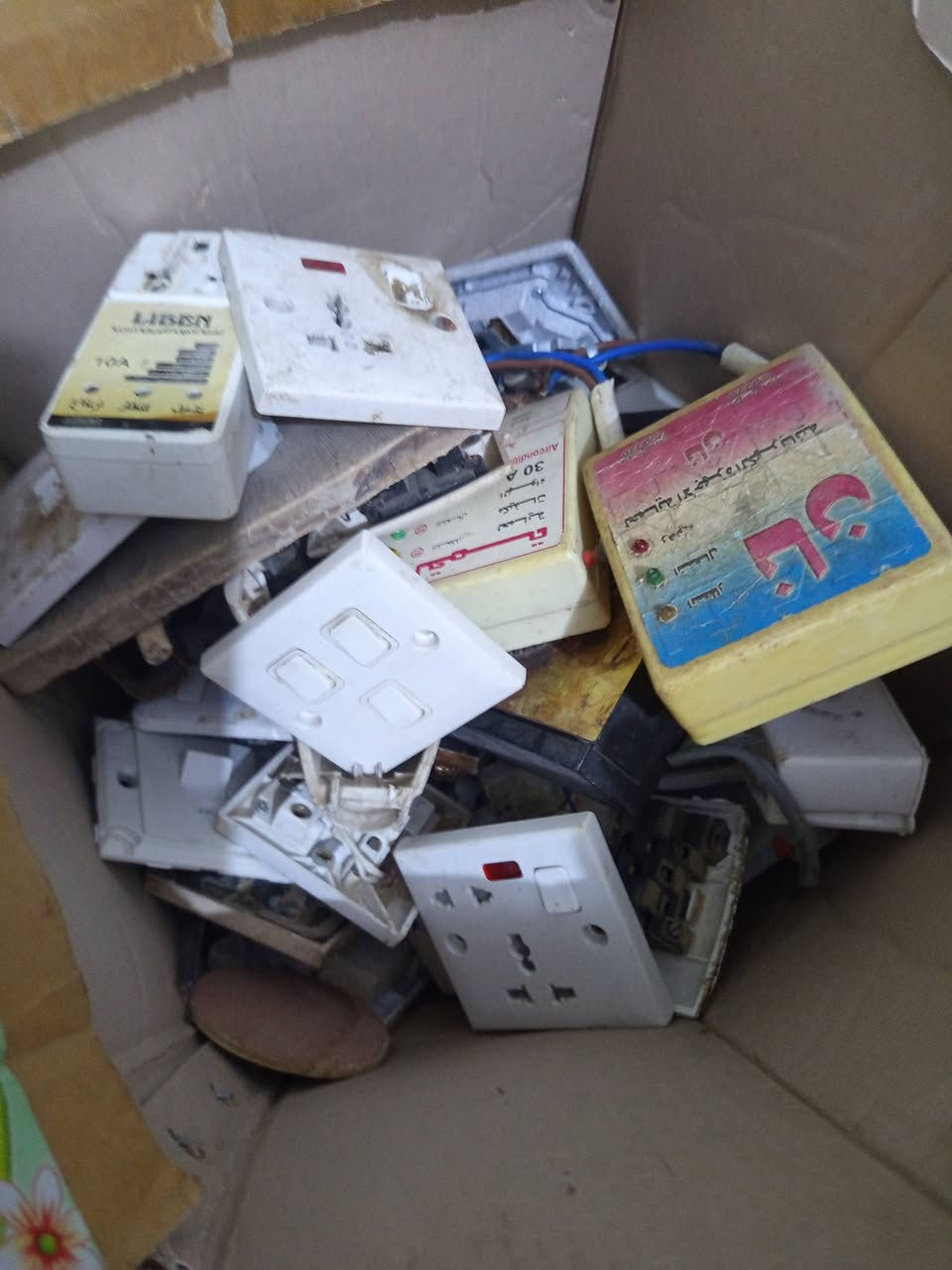 نقط كهرباء واجهزه حمايه وجوز للبيع


**إذا كنت صاحب هذا الإعلان وتريد حذفه لأي سبب، رجاءا أرسل رسالة إلى الدعم الفني**