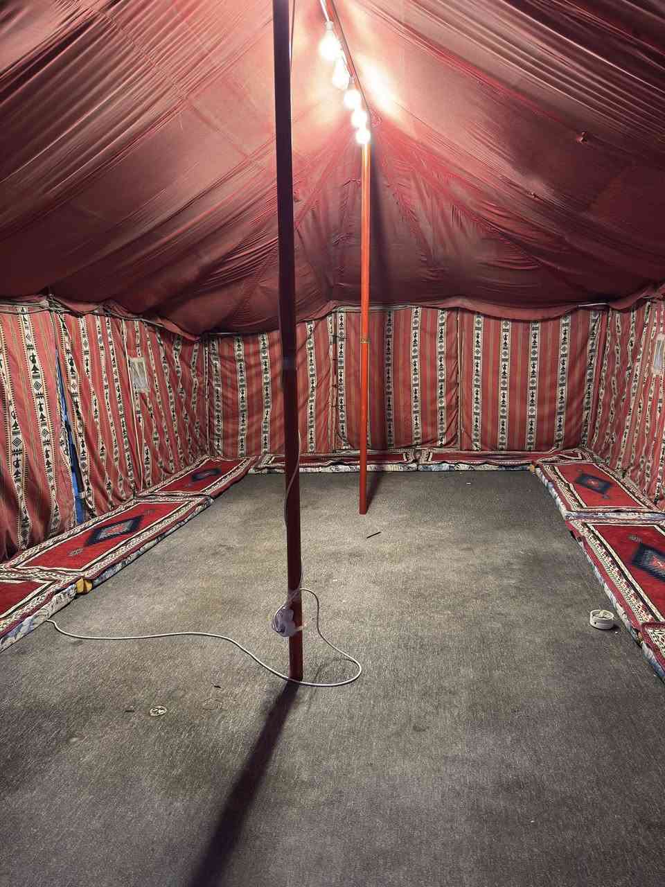 ⛺️ خيمة ملكي للبيع — بحالة جيدة
🔹 القياس: 8 × 5 متر  
🔹 القماش: 3 طبقات عزل  
🔹 الاستخدام: موسم واحد فقط 
📍 الموقع: بغداد / البياع  
🚚 التوصيل: متوفر إلى جميع المحافظات  

💰 السعر: 850 ألف  
(وبيه مجال للشراي وتدلل)
📞 للتواصل:  
***********
