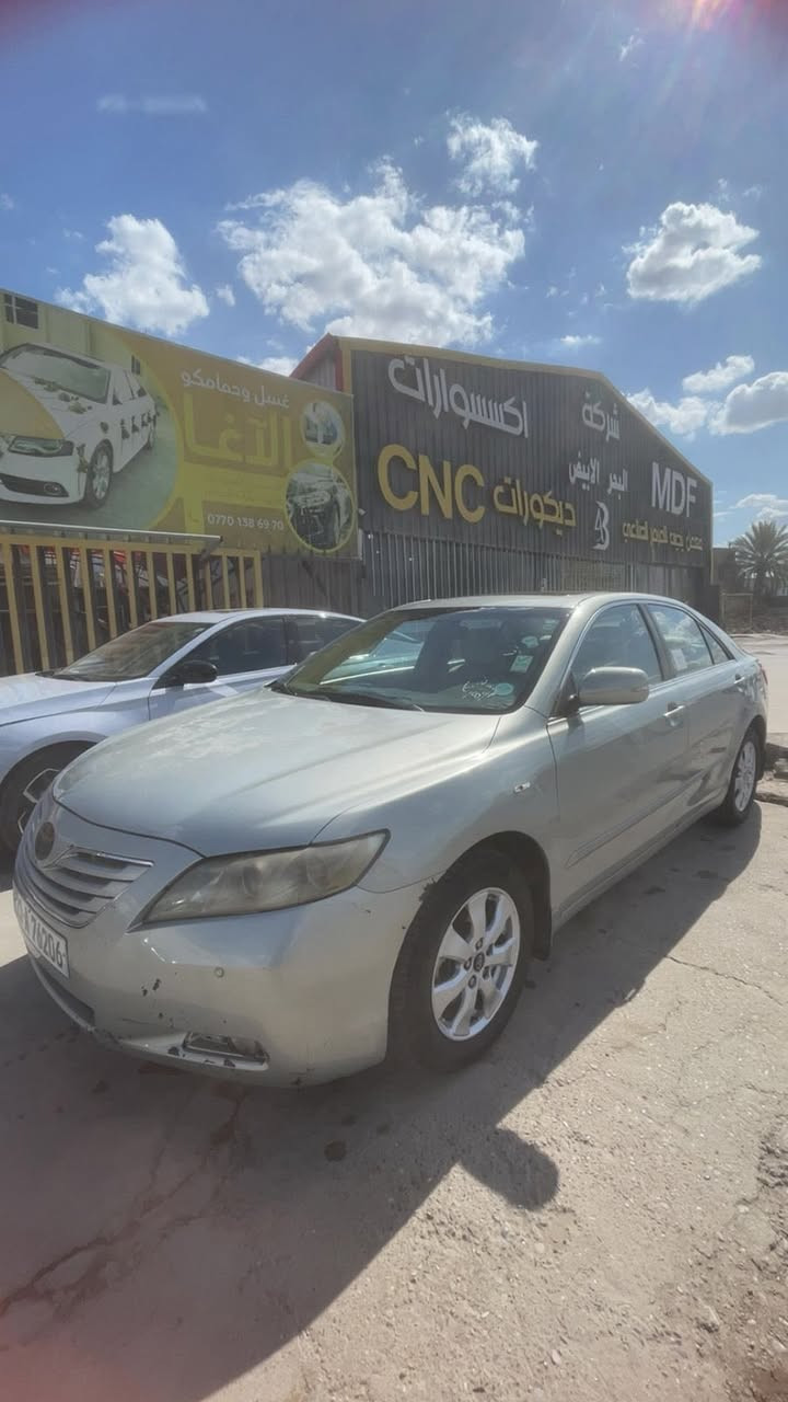 تويوتا كامري 2008
وارد خليجي GLX فول مواصفات 
دفتر بانزين موجود رقم جديد سنوية جديد
محرك 4سلندر
مقعد السايق كهربائي
تحكمات ستيرن
مثبت سرعة 
فتحة سقف 
بردة خلفية كهربائية
شاشة 
بلتوثوت +AUX 
منفذ شحن
حساس امامي وخلفي 
مراية كهرباء

ملاحظة ضرر السيارة باب السكن صبغ و بونيت جلح فقط 
مكان السيارة كركوك 
لاستفسار ***********
السعر 110 وبي مجال
