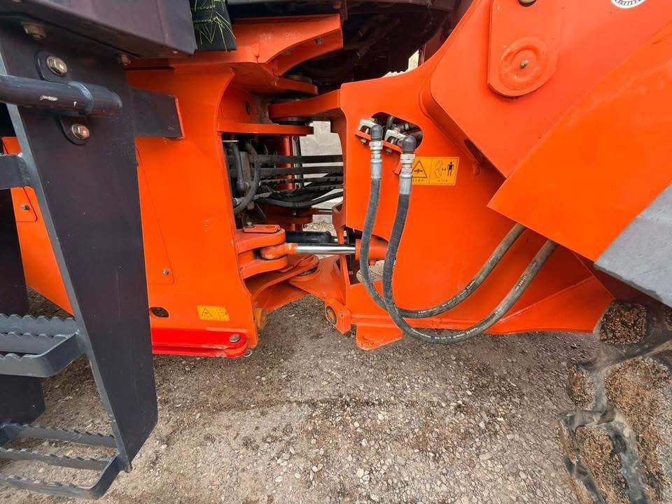 🚜 للبيع: شفل كاواساكي (Kawasaki) - وارد ياباني
حجم 70
التفاصيل والمواصفات:
 النوع: كاواساكي (KCM) - ياباني أصلي.
 الموديل: 2017.
 الحالة: الشفل بعده بمنفيسه (جديد كلش)، وارد ياباني حديث.
 الكفالة: مكفول من كل شيء (محرك، كير، هيدروليك، وصدر)، بشرط الفحص والمعاينة.
 النظافة: صبغ الشركة، غرفة نظيفة، تبريد شغال، وجاهز للموقع مباشرة.
📍 الموقع: ميسان - العمارة
📞 للاستفسار والتواصل:
 رقم الهاتف (آسيا): ***********
 رقم الهاتف (زين): ***********
 6 دفاتر  وبي مجال 
سعر 600 وبي مجال

